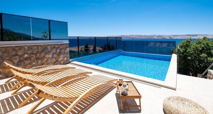 Apartamentos Matea con piscina infinita