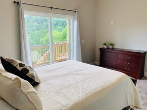 6 bedrooms, iron/ironing board, WiFi, bed sheets