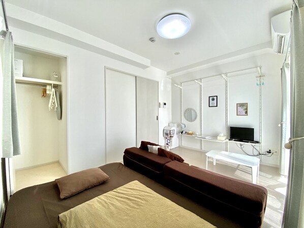 1 chambre, bureau, fer et planche à repasser, Wi-Fi gratuit