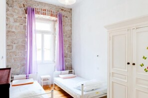Blackout curtains, iron/ironing board, free WiFi, bed sheets - Dubrovnik Old Town Hostel (Dubrovnik)