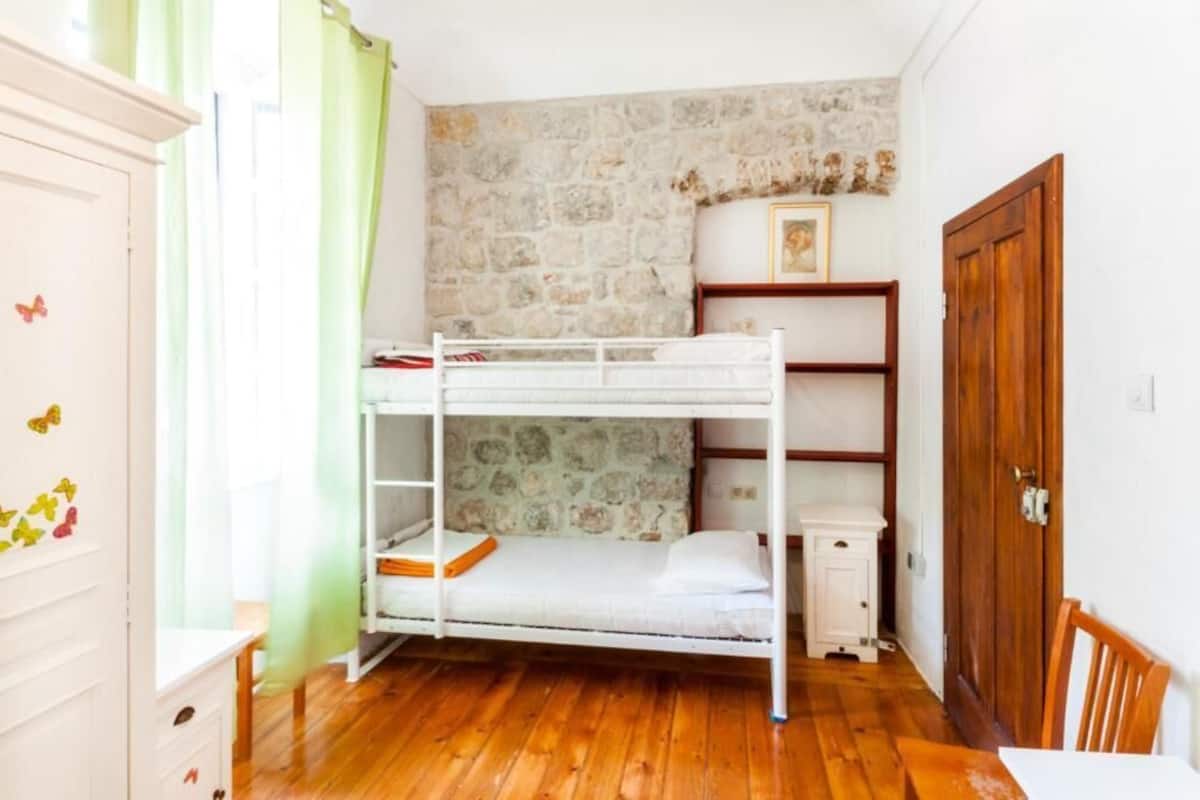 Shared Dormitory, Mixed Dorm, Shared Bathroom (2A) | Blackout curtains, iron/ironing board, free WiFi, bed sheets