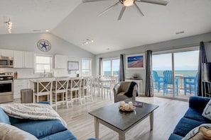 Flat-screen TV, DVD player, books, video library - Paradise Found! Fabulous, Flexible, Beach Front Luxury! HotTub, Best Location! (Surf City)