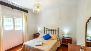 3 bedrooms, iron/ironing board, travel cot, WiFi - Los Cactus El Gastor by Ruralidays (Cádiz)