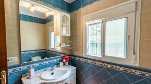 Shower, hair dryer, towels - Los Cactus El Gastor by Ruralidays (Cádiz)