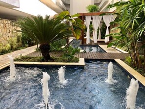 Indoor pool, outdoor pool - Excelente Apartamento na Praia do Forte (Algodoal)