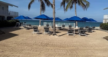 Unique Oceanfront Condo on 7-Mile-Beach. Private Balcony. Cayman Reef Resort #30