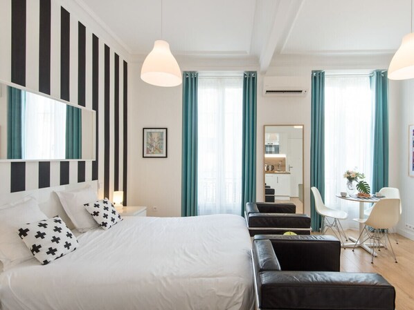 Iron/ironing board, WiFi, bed sheets