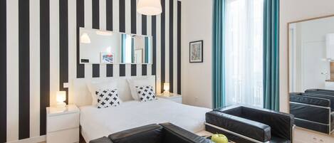 Iron/ironing board, WiFi, bed sheets