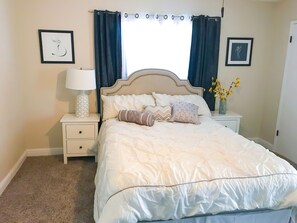 3 habitaciones, tabla de planchar con plancha, wifi y ropa de cama 