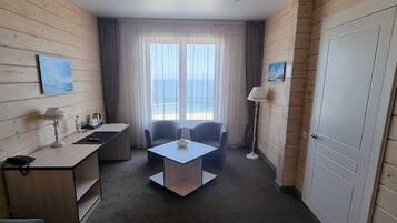 Family Villa | 1 bedroom, in-room safe, desk, blackout drapes