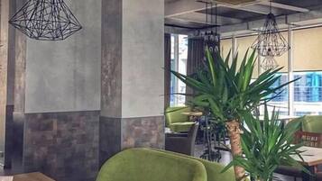 Daily cooked-to-order breakfast for a fee