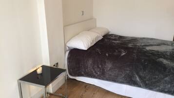 City Apartment | 2 bedrooms, iron/ironing board, bed sheets