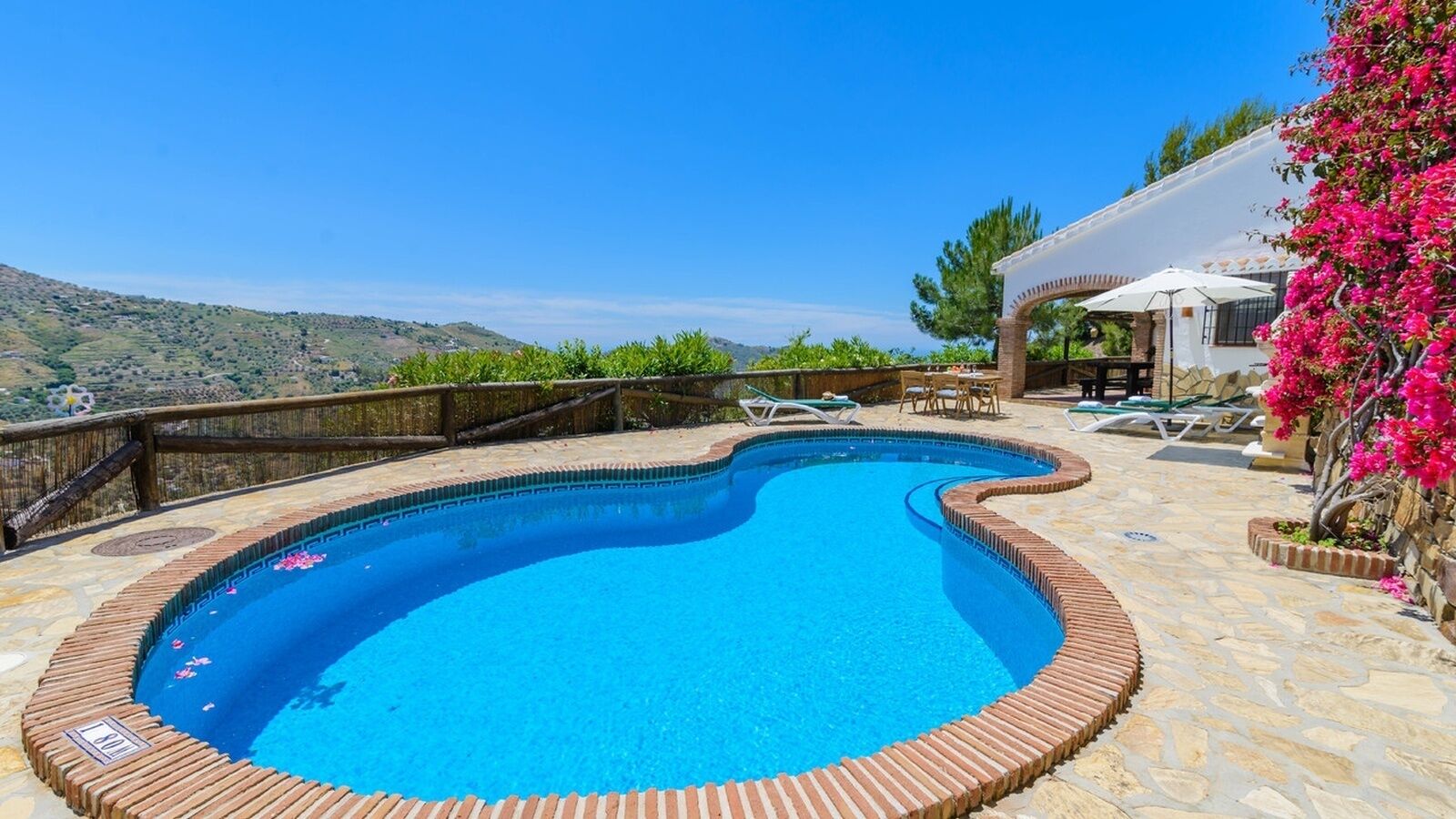 Finca Almencino Cómpeta by Ruralidays