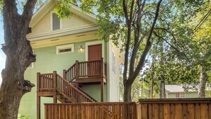 A two-story house with a wooden staircase, a front porch, and a fenced backyard. - Hyde Park Historic District - Close To Everything Austin Has To Offer! (Austin)
