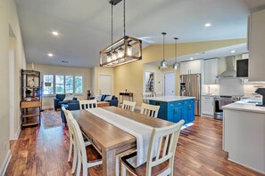 Interior - 2 Mi to Beach! Sea Pines Resort Home w/ Large Yard (Hilton Head Island)