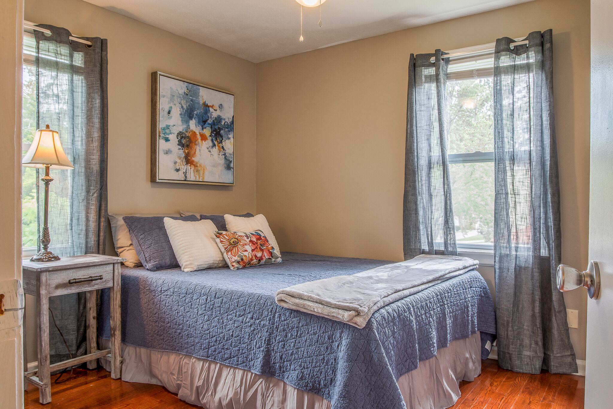 Updated Home - Central KC - Minutes From Stadiums - 10 min to downtown