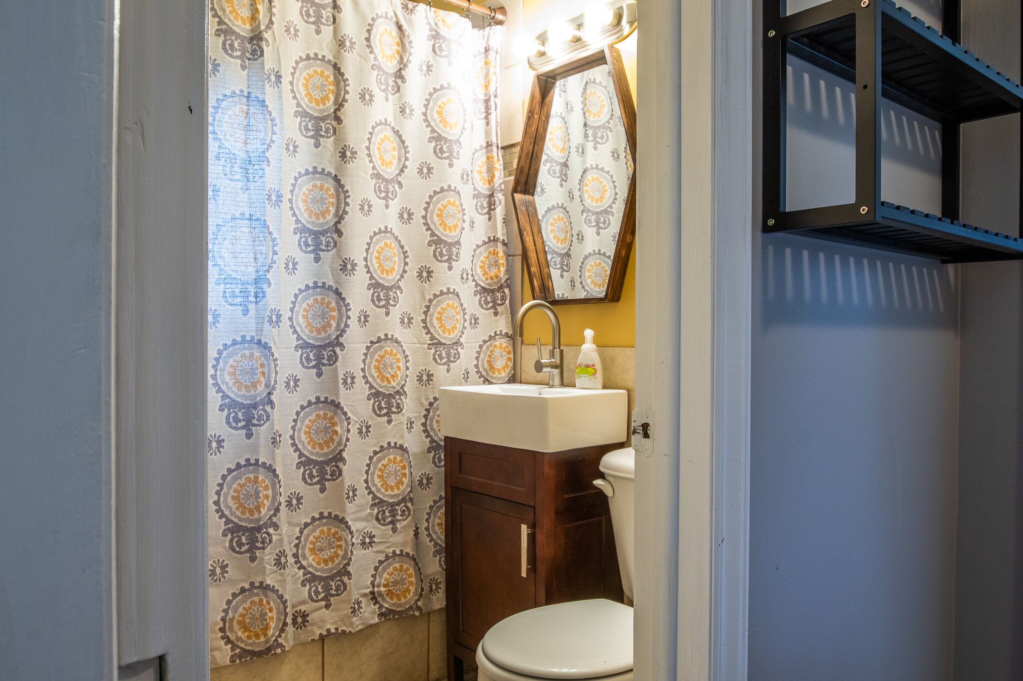 Updated Home - Central KC - Minutes From Stadiums - 10 min to downtown