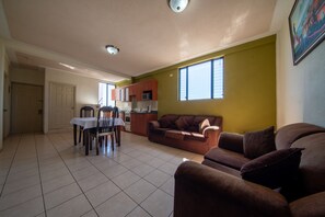 Apartment, 2 Bedrooms, Kitchen | Living area | 32-inch flat-screen TV with cable channels, TV - Hotel de Santa Maria (Santa Cruz del Quiché)