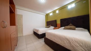 1 habitación y espacio para trabajar con laptop