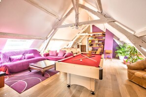 Games room - House 15 people in the Perche with swimming pool, pool table, jacuzzi, petanque (Senonches)