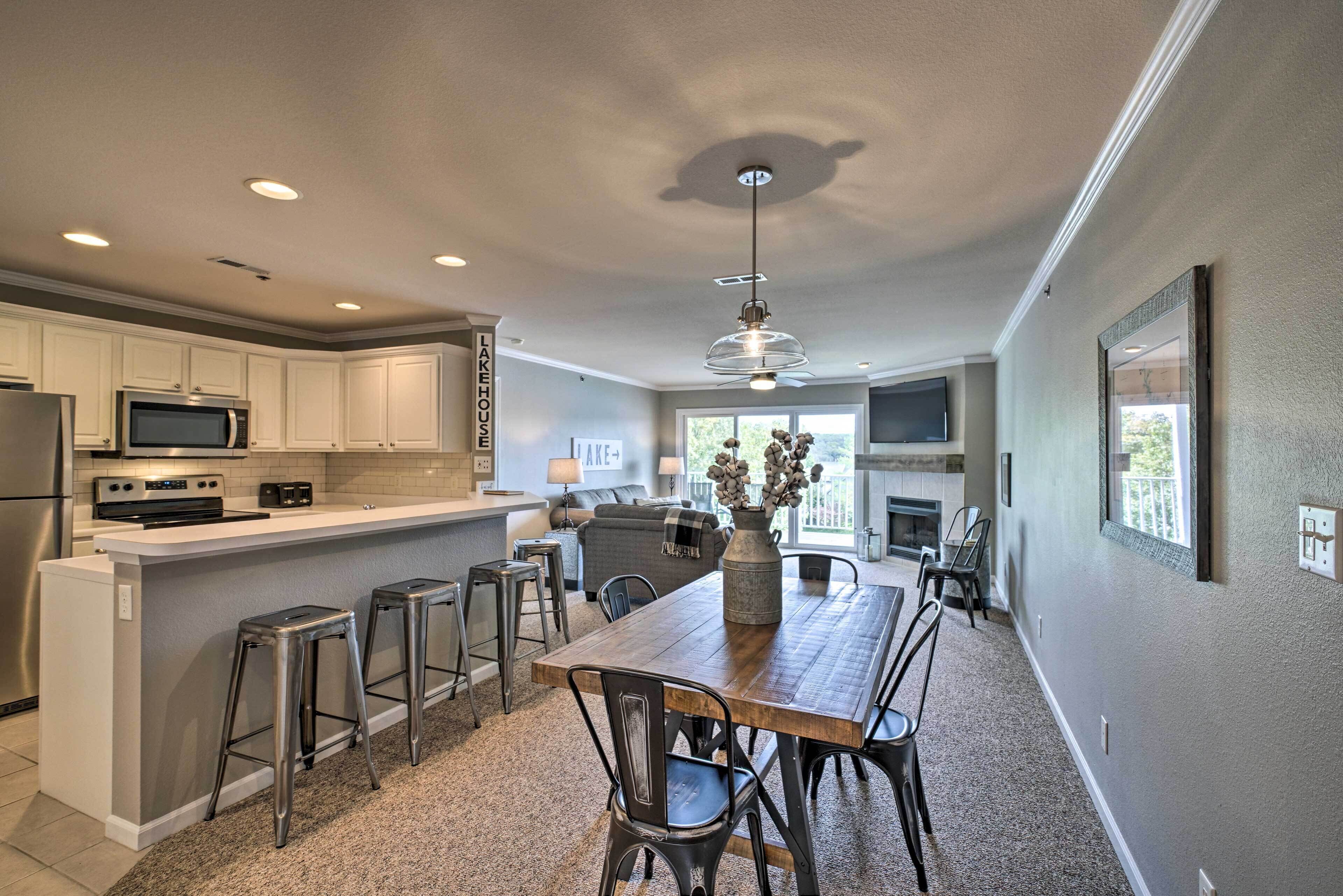 Chic Lakefront Condo w/ State Park Views, Elevator