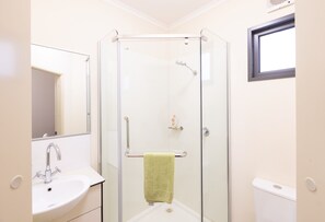 Single Room | Bathroom shower - Heysens Rest (Myponga)