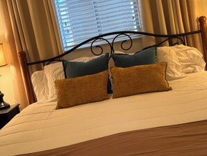 2 bedrooms, iron/ironing board, free WiFi, bed sheets - Spacious Riverfront Condo • 1 Mile to Broadway • Free Covered Parking (Nashville)