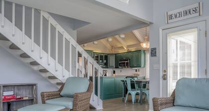 3BR/2BA Sealoft! Close to Beach! Pet Friendly! Neighborhood Pool! Amenity access included