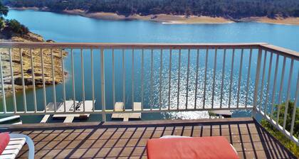 Westra's Waterfront Abode w/Private Dock, WiFi on quiet cul de sac!