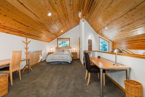 5 bedrooms, desk, iron/ironing board, travel cot