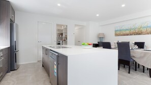 Fridge, microwave, oven, stovetop - Birubi Breezes, 2/7 Fitzroy St - Large Duplex with Air Con, WIFI & 5 minute walk to the beach (Anna Bay)