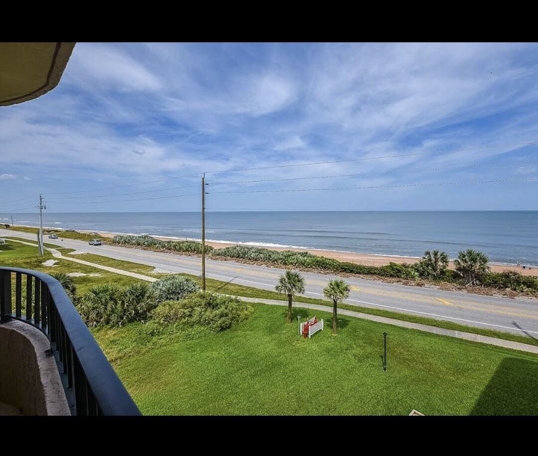 Ocean front condo with  magnificent view ,3D floor condo with lot of amenities