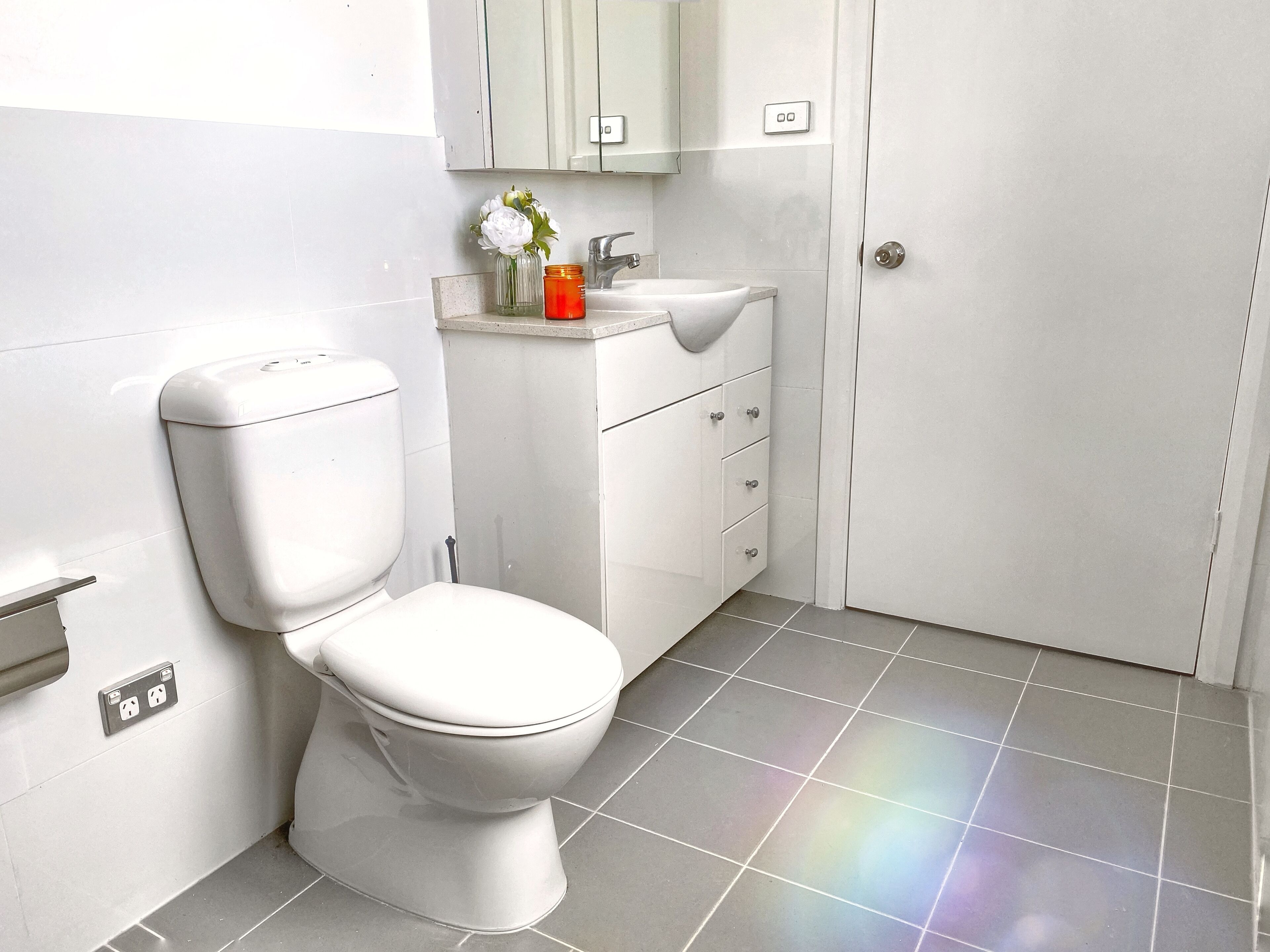 shower, rainfall showerhead, free toiletries, hair dryer