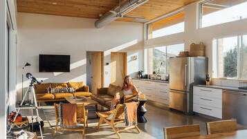 TV, stereo, offices
