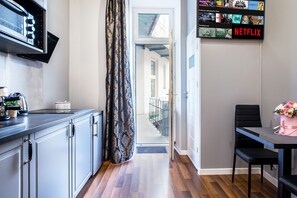 Suíte estúdio standard | Roupas de cama antialérgicas, espaço de trabalho para notebook