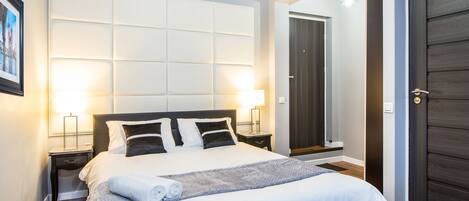 Standard Studio Suite | Hypo-allergenic bedding, laptop workspace, blackout curtains