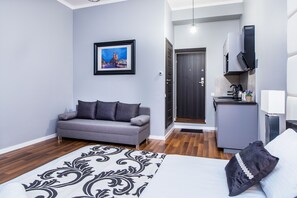 Exclusive Studio Suite, Balcony | Hypo-allergenic bedding, laptop workspace, blackout drapes - Tribeca City Center Apartments (Kraków)