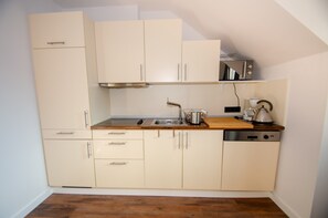 Kühlschrank, Mikrowelle, Geschirrspüler