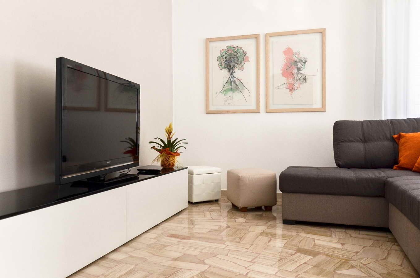 APARTMENT OF SILVIA - fully furnished rooms - 2km from the historic center