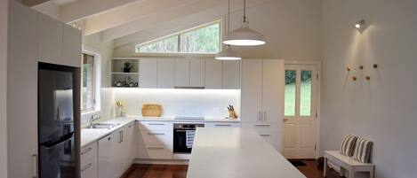 Microwave, dishwasher