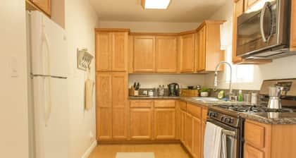 AVOCADO ACRES APT w / aamiaistuotteet ja nopea WiFi