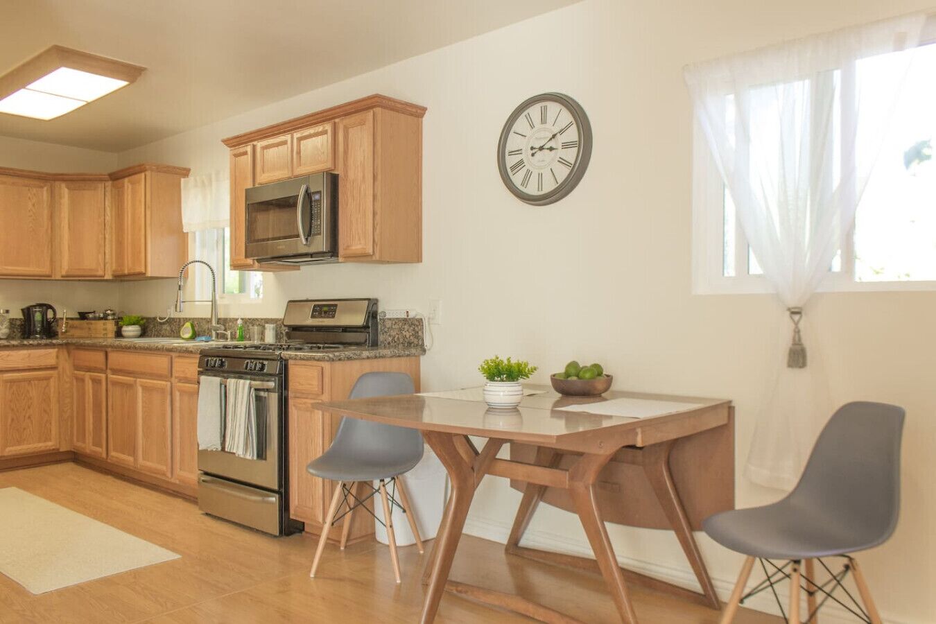 冰箱、微波炉、烤箱、炉灶