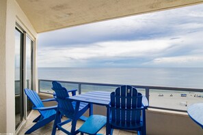 Outdoor dining - Beautiful 7th floor condo ON THE BEACH (Orange Beach)