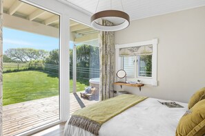 1 habitación, escritorio, tabla de planchar con plancha y internet 