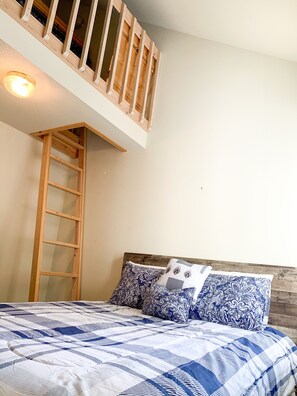 4 bedrooms, iron/ironing board, WiFi, bed sheets - Schweitzer Ski Condo, Sandpoint, Lake Pend Oreille (Sandpoint)
