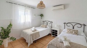 3 bedrooms, iron/ironing board, travel cot, WiFi - Casa María de Vélez Almayate Alto by Ruralidays (Málaga)