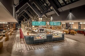2 bars/lounges