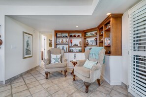 Interior - Longboat Key , Beach , Pool , Dock , Canal , Boat Access. Kayak rentals, Fishing (Longboat Key)