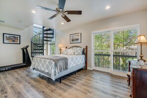 4 bedrooms, iron/ironing board, free WiFi, bed sheets - Longboat Key , Beach , Pool , Dock , Canal , Boat Access. Kayak rentals, Fishing (Longboat Key)