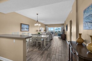 Dining - Sandy Key 126: 2 BR/2 BA Beachfront Condo, Perdido Key, FL. On-Site Rental Office, Sleeps 6 (Pensacola)